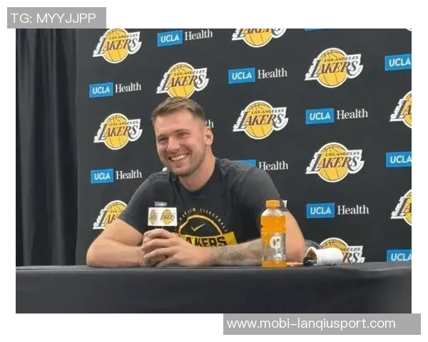 雷迪克称赞文森特在东契奇和小里身边有潜力适合担任首发位置 雷迪克称赞文森特在东契奇和小里身边有潜力适合担任首发位置