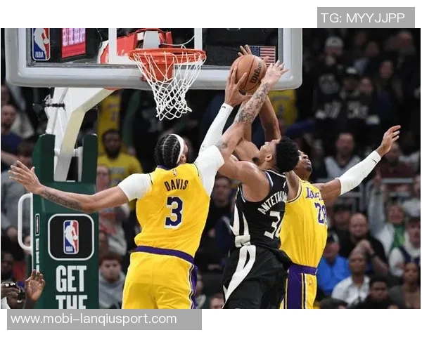 莱昂纳德尽管三分失准仍砍下24分12板5助2帽助球队赢得胜利 莱昂纳德尽管三分失准仍砍下24分12板5助2帽助球队赢得胜利